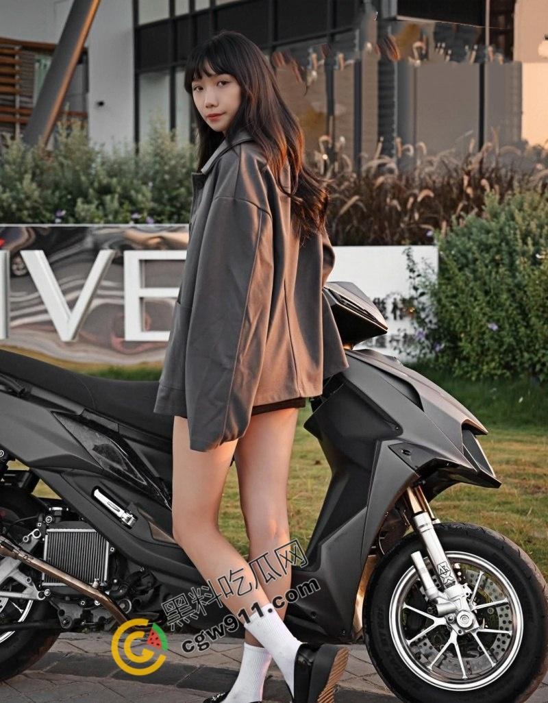 IG高颜值机车博主露脸口交视频外流!口手并用舌技超群,吞屌画面口水拉丝,风骚诱人! 第4张 IG高颜值机车博主露脸口交视频外流!口手并用舌技超群,吞屌画面口水拉丝,风骚诱人! 第4张