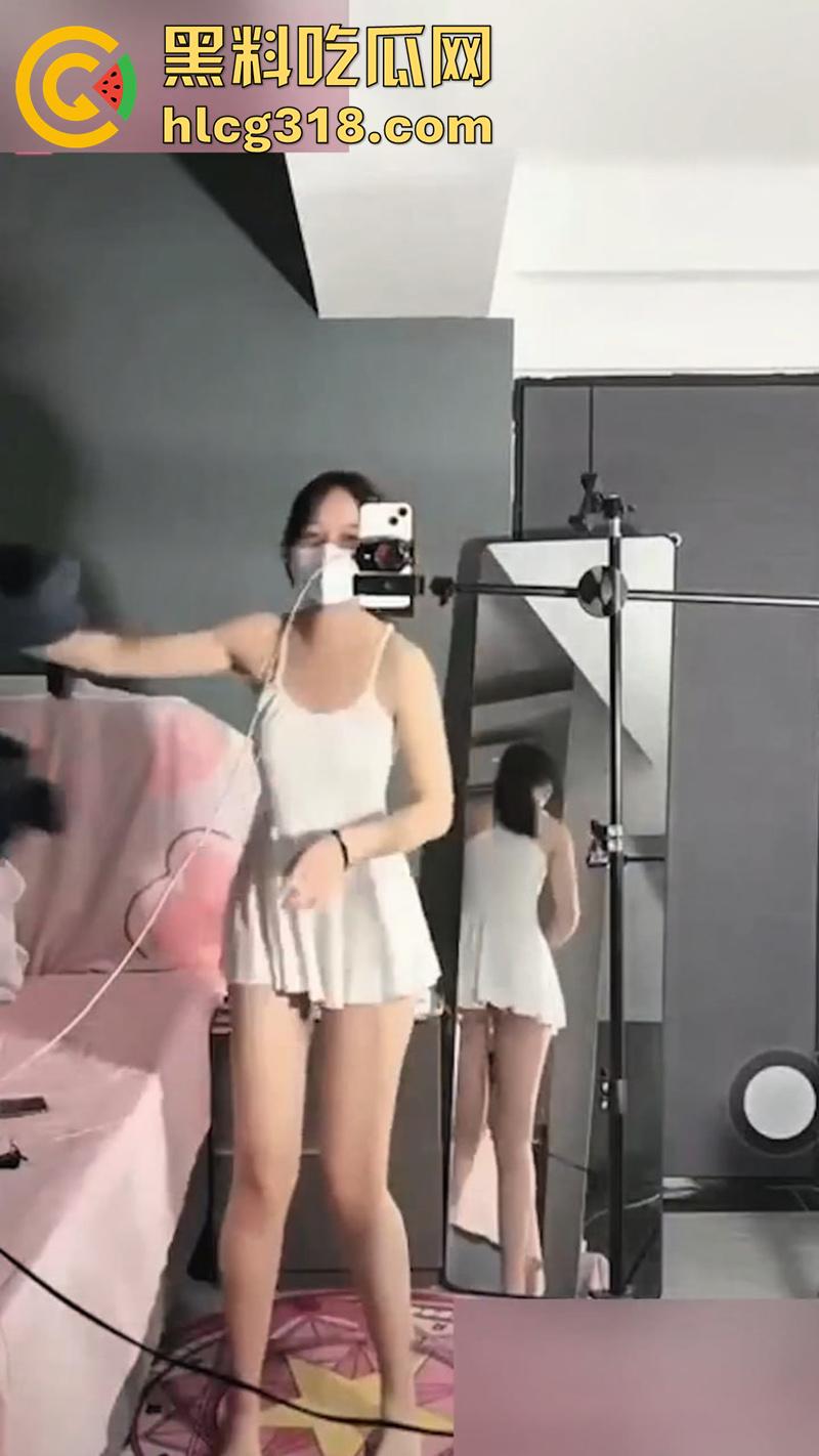 快手直播擦边合集，瞬间的春光乍泄让人大饱眼福，多个主播多次出境，有没有你喜爱的女神？  第7张