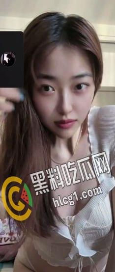 超高颜值大一女友和男朋友的裸聊视频流出，看着太刺激了吧，粉粉嫩嫩的巨乳这么骚  第2张