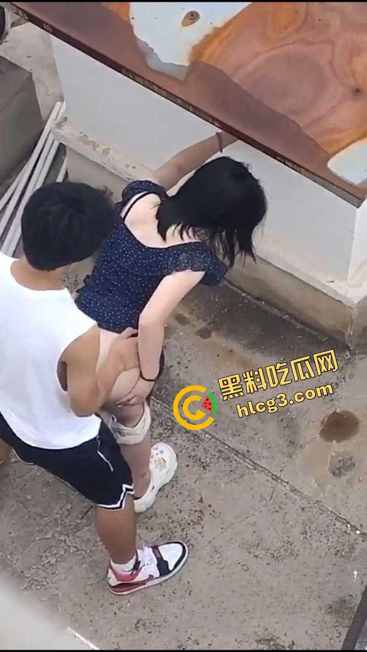 露天野战！河北保定凤翔园小区饥渴骚货『王家宁』与男友楼顶口爆后入 偷拍视频曝光！  第5张