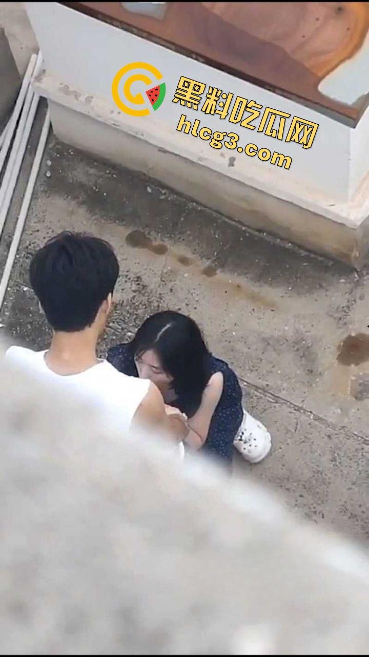 露天野战！河北保定凤翔园小区饥渴骚货『王家宁』与男友楼顶口爆后入 偷拍视频曝光！  第7张