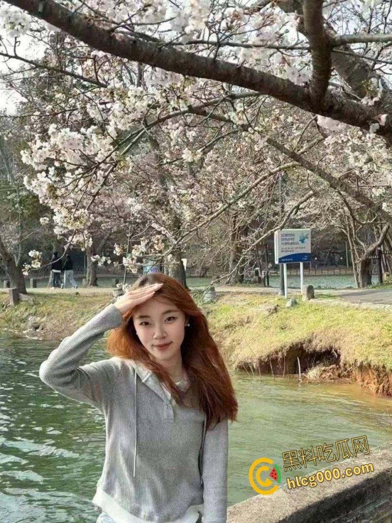 韩国中央大学留学生【宋芊雅】，给男友发扣逼视频解馋，粉嫩蜜穴汁水横流，勾引男友后入爆操 ！  第4张