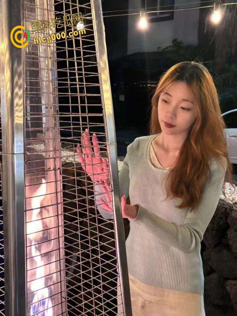 韩国中央大学留学生【宋芊雅】，给男友发扣逼视频解馋，粉嫩蜜穴汁水横流，勾引男友后入爆操 ！  第5张