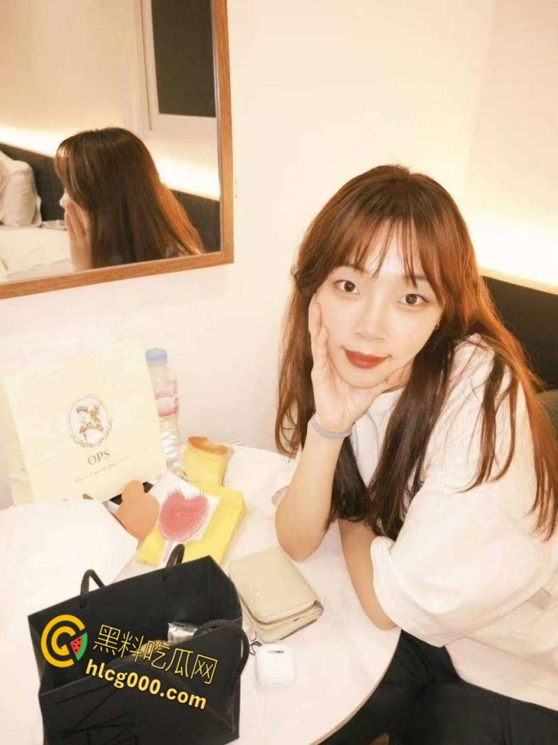 韩国中央大学留学生【宋芊雅】，给男友发扣逼视频解馋，粉嫩蜜穴汁水横流，勾引男友后入爆操 ！  第6张