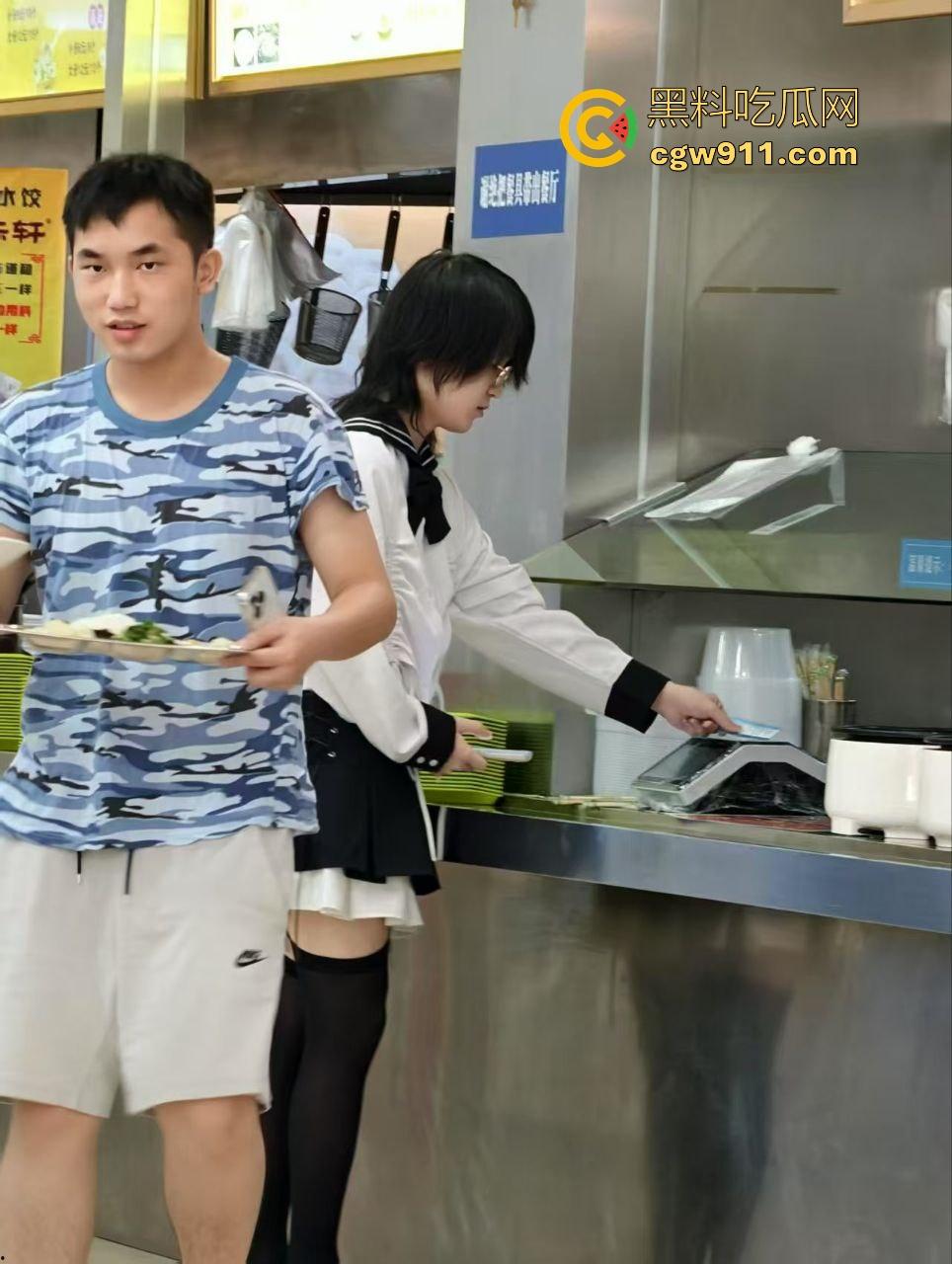 学校越大神人越多，学校越小神人越神！浙江工业大学惊现男娘穿JK白丝扮萝莉玩露出，校友群发自拍淫片！  第4张