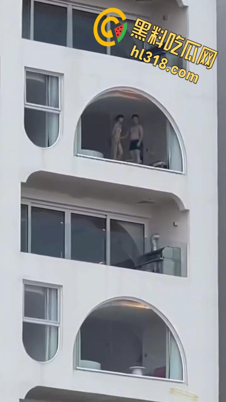 有钱人真会玩,打炮都不拉窗帘的,白嫩身材趴在玻璃后入,双月湾的风景真不错啊 ! 第3张 有钱人真会玩,打炮都不拉窗帘的,白嫩身材趴在玻璃后入,双月湾的风景真不错啊 ! 第3张