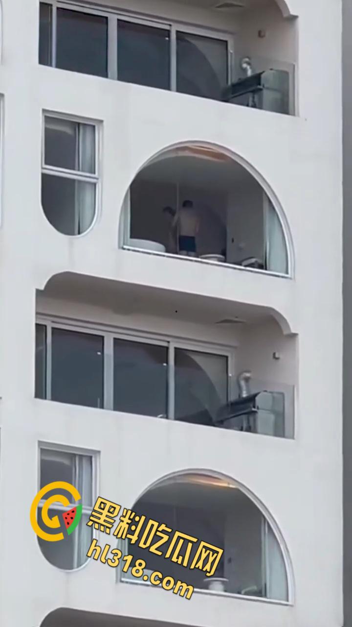 有钱人真会玩,打炮都不拉窗帘的,白嫩身材趴在玻璃后入,双月湾的风景真不错啊 ! 第5张 有钱人真会玩,打炮都不拉窗帘的,白嫩身材趴在玻璃后入,双月湾的风景真不错啊 ! 第5张