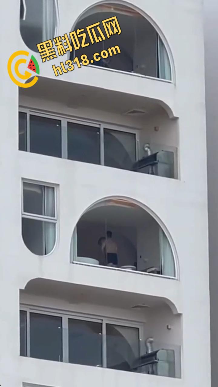 有钱人真会玩,打炮都不拉窗帘的,白嫩身材趴在玻璃后入,双月湾的风景真不错啊 ! 第6张 有钱人真会玩,打炮都不拉窗帘的,白嫩身材趴在玻璃后入,双月湾的风景真不错啊 ! 第6张