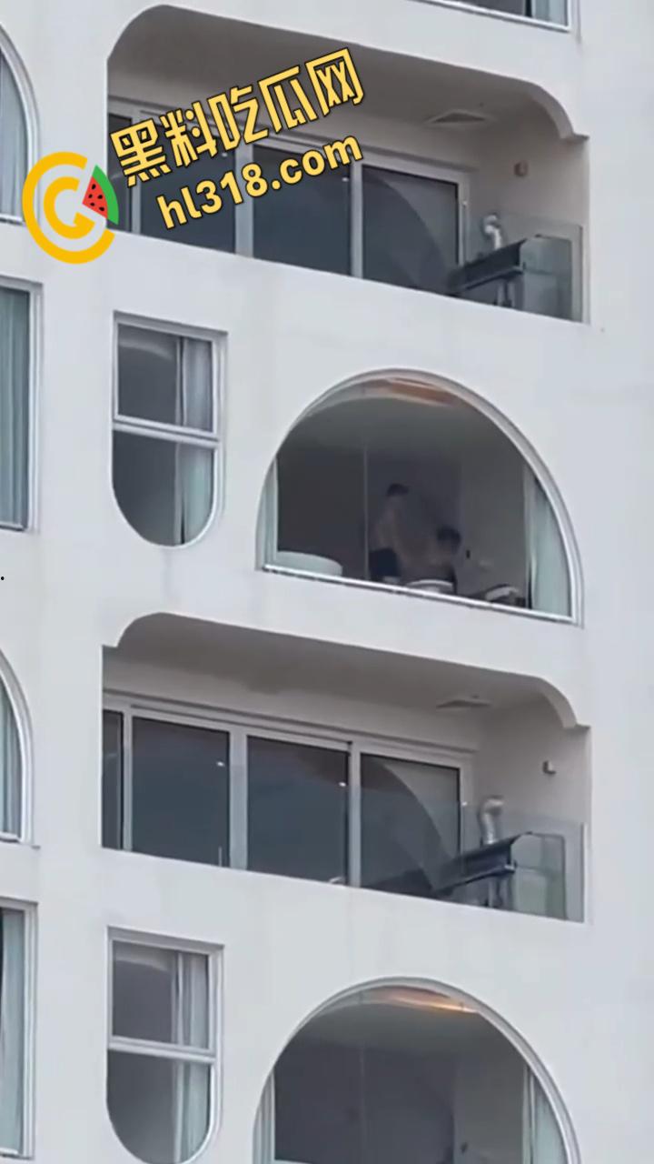 有钱人真会玩,打炮都不拉窗帘的,白嫩身材趴在玻璃后入,双月湾的风景真不错啊 ! 第7张 有钱人真会玩,打炮都不拉窗帘的,白嫩身材趴在玻璃后入,双月湾的风景真不错啊 ! 第7张