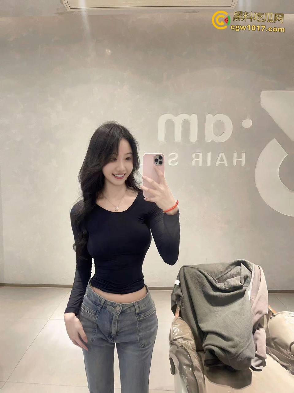 大长腿销售亲姐看我如此燥热,主动脱裤跪地口交,穿着OL制服和圣诞制服,跳蛋玩弄白虎骚穴,被我连续内射两次 ! 第1张 大长腿销售亲姐看我如此燥热,主动脱裤跪地口交,穿着OL制服和圣诞制服,跳蛋玩弄白虎骚穴,被我连续内射两次 ! 第1张