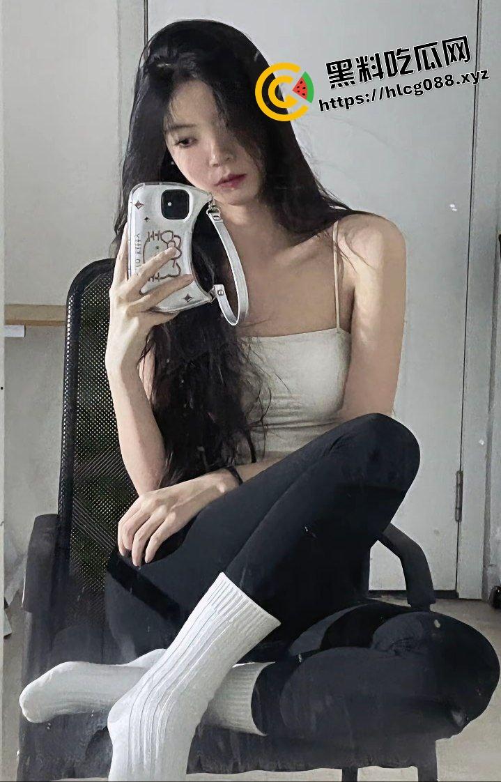 抖音御姐身材骚鸡反差婊【XINLU.】私下与大哥打炮遭曝光，从浴室一路干到床上女上骑乘！  第3张