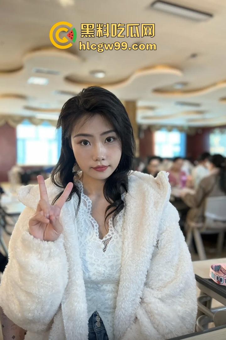 考公培训现场惊现抽象哥，直播模拟教师资格面试逆天发言，男生晕了打醒，女生晕了就操，面试官直接大脑死机！  第4张