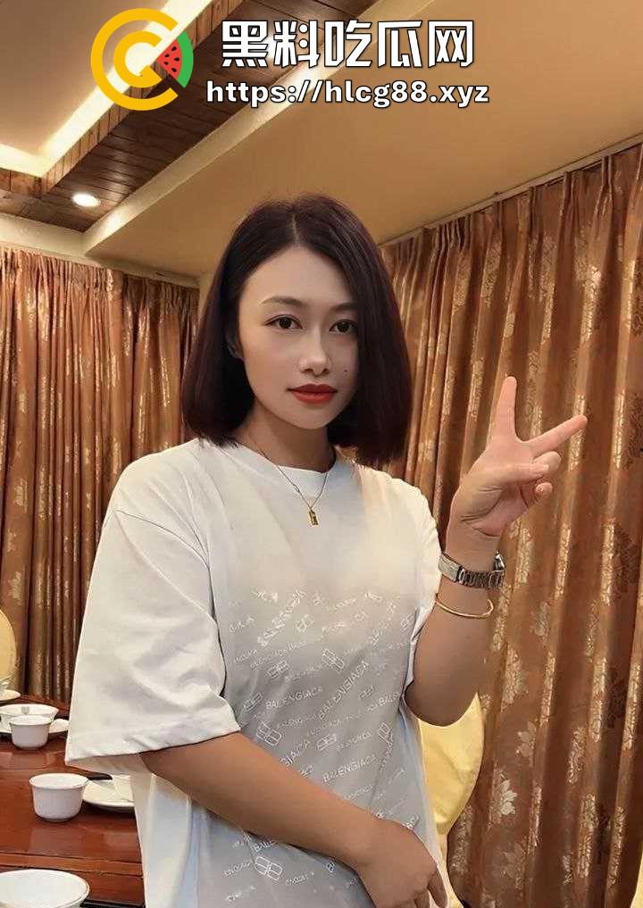 罗森休息区惊现饥渴少妇 公共场合竟然直接发骚自慰 不顾旁人忘我呻吟 这是有多快乐啊！  第4张