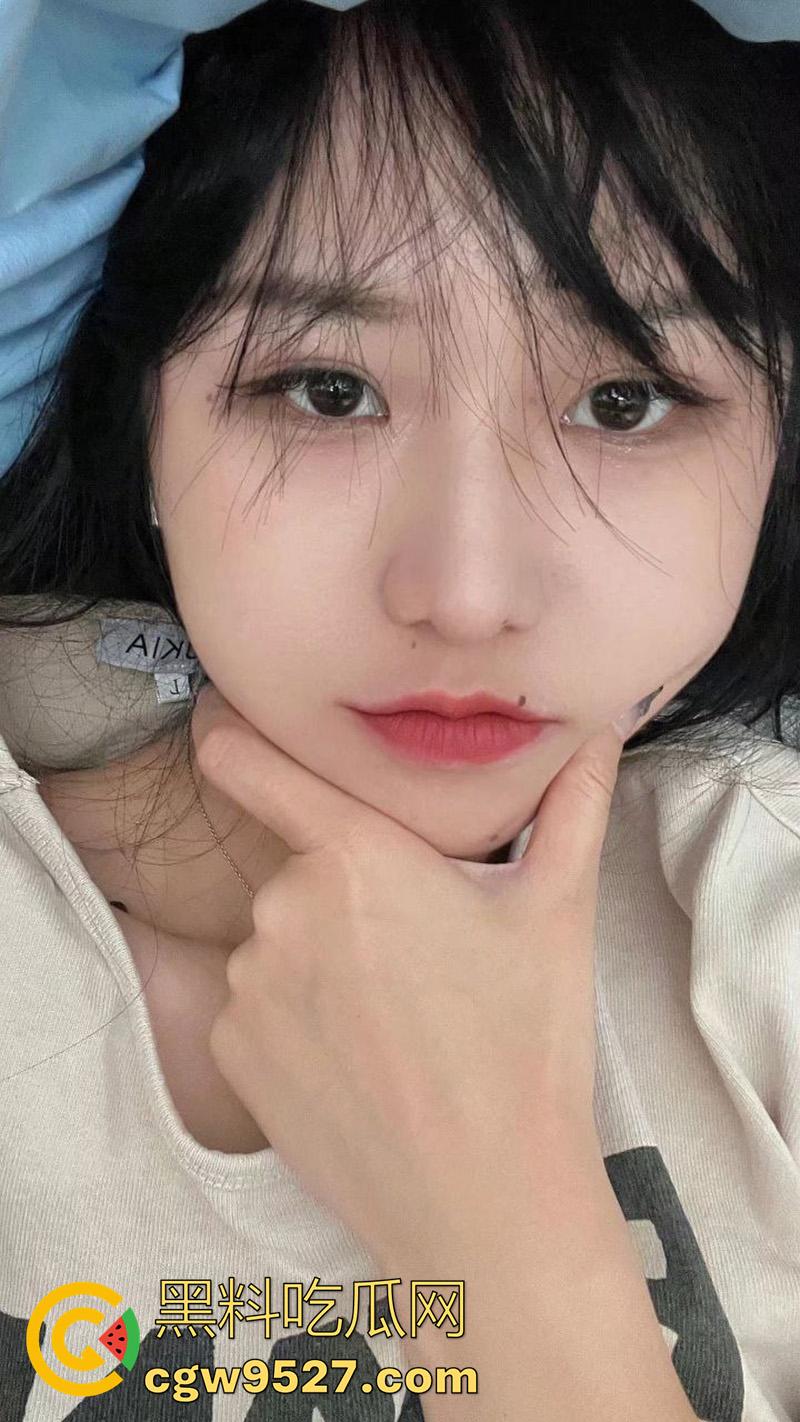 鲁东大学长腿御姐【苏佳玉】，颜值清纯可爱，但身材却高挑性感，穿上诱人黑丝真是没谁了！  第1张