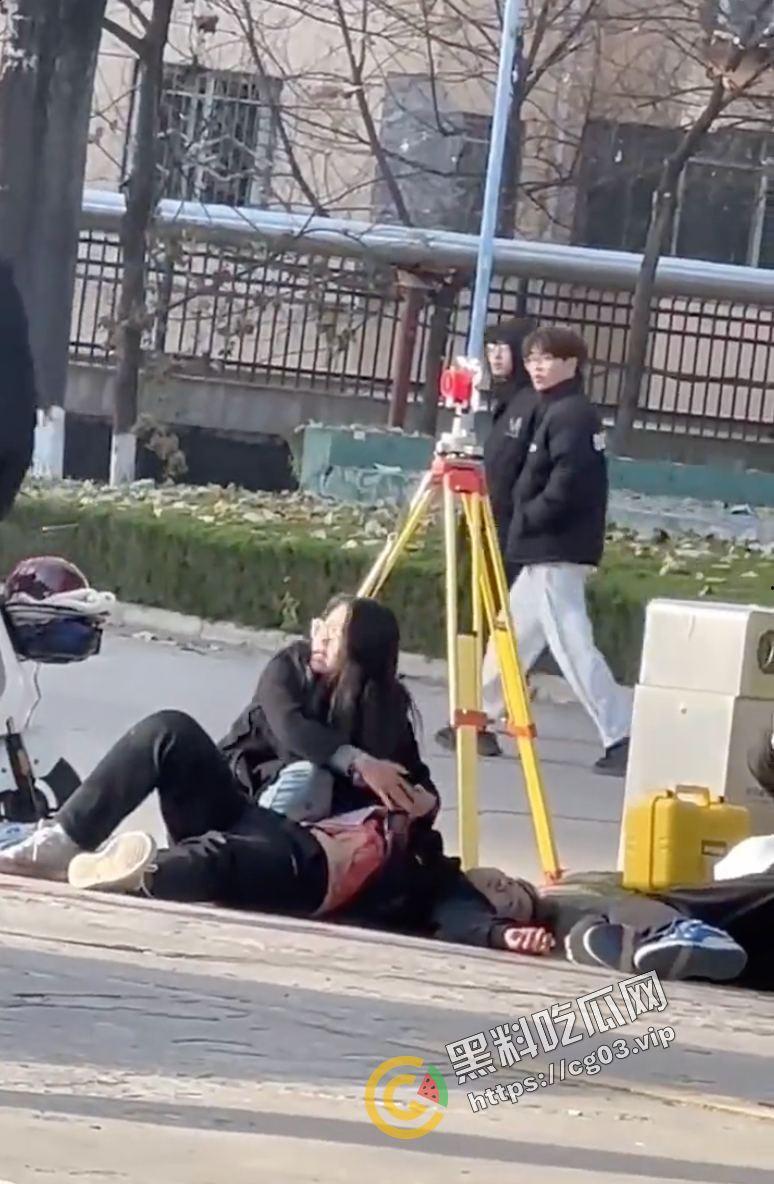 最全！陕西咸阳杨凌职业技术学院北校区 女海王的鱼塘里鱼情杀别的鱼事件 最终海王也被刀 现场画面  第4张