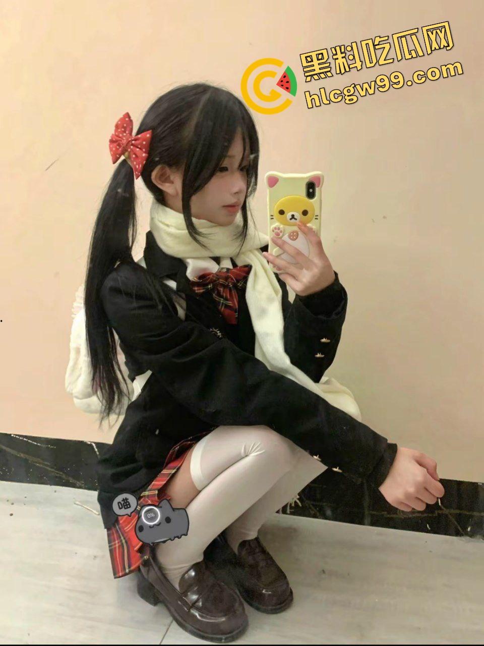 抖音极品清纯双马尾反差嫩妹『给时间一点时间』跪地口交金主爸爸，激烈女上独家曝光流出！  第4张