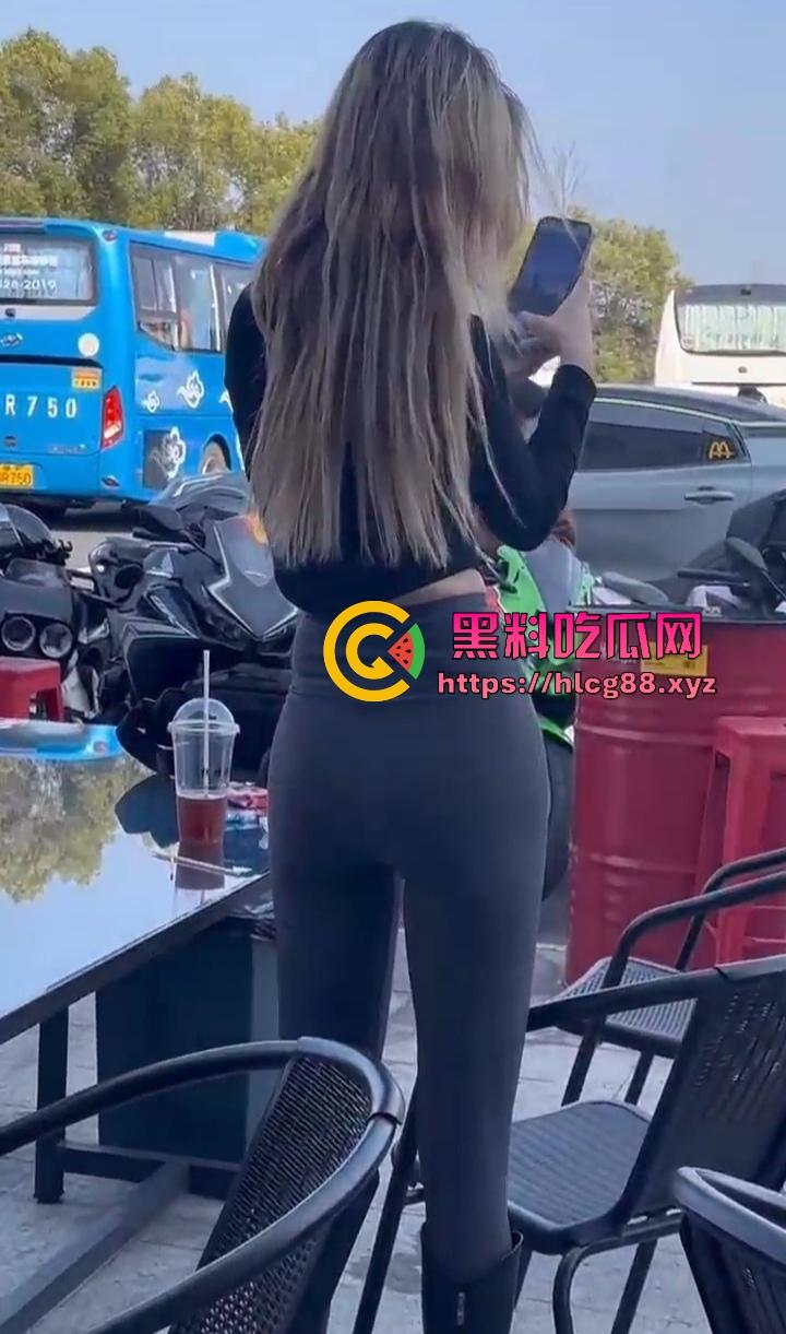 常州奥体又一女骑炸街陨落,10来个精神小伙见了B就跟丧尸一样围追堵截 结果姑娘压弯翻车 直接游戏结束! 第9张 常州奥体又一女骑炸街陨落,10来个精神小伙见了B就跟丧尸一样围追堵截 结果姑娘压弯翻车 直接游戏结束! 第9张