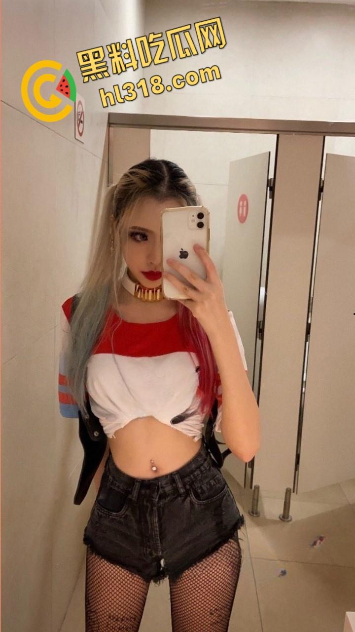 高颜值情侣露脸激情啪啪，女主跪在地上含情脉脉的吞吐，后入小骚穴娇喘连连，男友都要被榨干了 ！  第4张