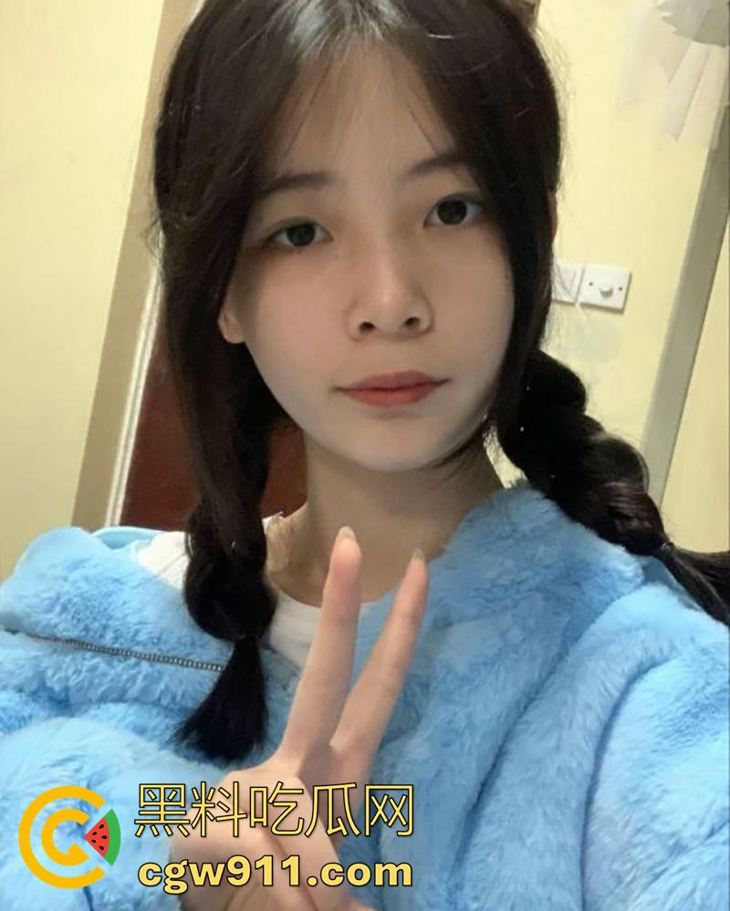 云南贵州娇小身材长腿美女【苏慧淼】,超爱吃屌的火辣嫩妹,肌肤白嫩美腿超长,被怒射一脸超刺激! 第4张 云南贵州娇小身材长腿美女【苏慧淼】,超爱吃屌的火辣嫩妹,肌肤白嫩美腿超长,被怒射一脸超刺激! 第4张