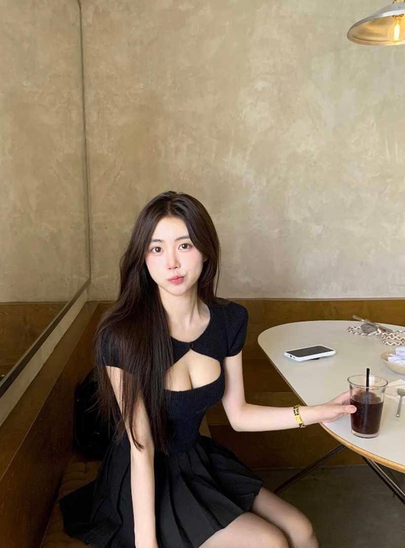 中国石油大学【董佳瑶】,背着男友偷情金主,中间消失跑路遭曝光,穿上制服被金主无套抽插! 第1张 中国石油大学【董佳瑶】,背着男友偷情金主,中间消失跑路遭曝光,穿上制服被金主无套抽插! 第1张