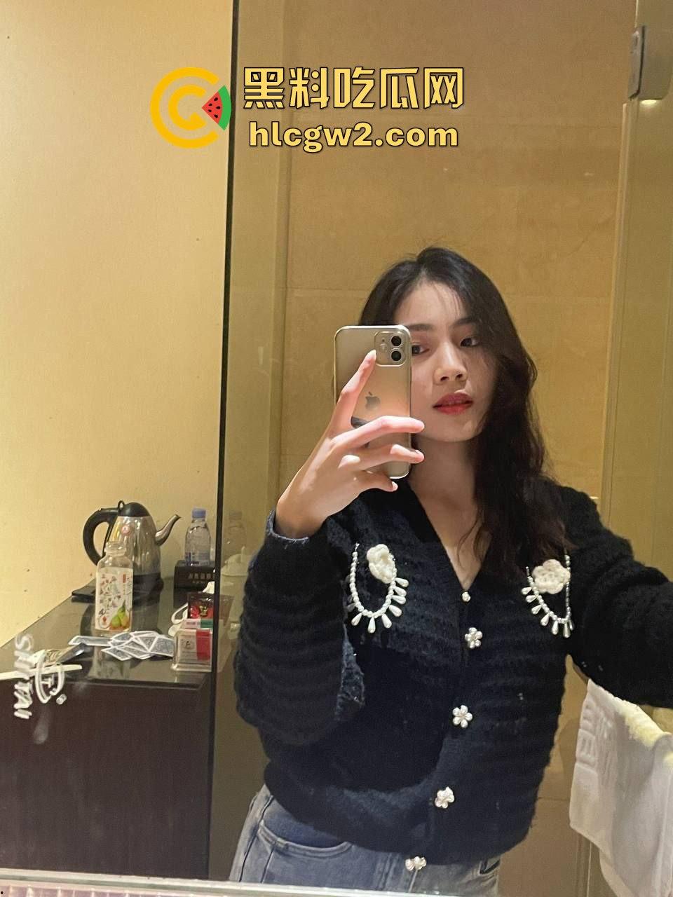 男人都爱女友沉浸式口交的样子原因揭秘 双手握奶 后位猛插啪啪作响 第一视角摇动大灯让人顶到爆！  第6张