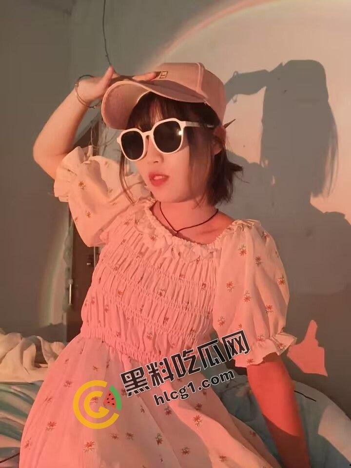 广东清远清纯萝莉学生婊 平日装纯背后自慰佬骚批 网聊私密视频遭流出  第2张