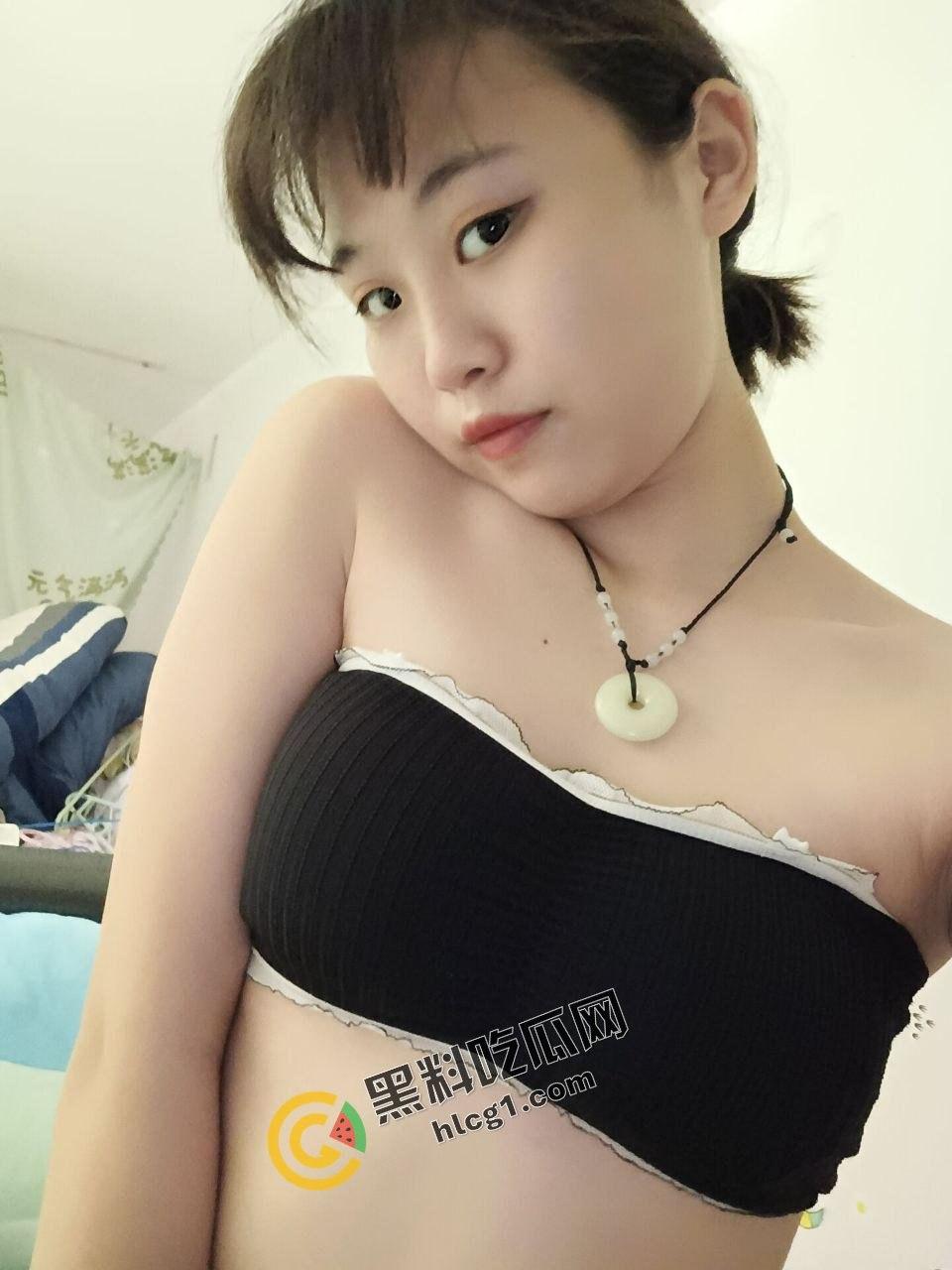 广东清远清纯萝莉学生婊 平日装纯背后自慰佬骚批 网聊私密视频遭流出  第3张