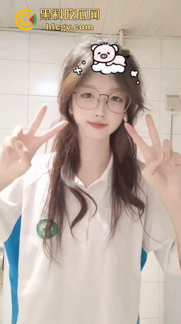 奶神『孙倩』巨乳野外露出引爆眼球！浙江大学06年校花满屏大奶哺育众生，连条狗都爱得不行！  第1张