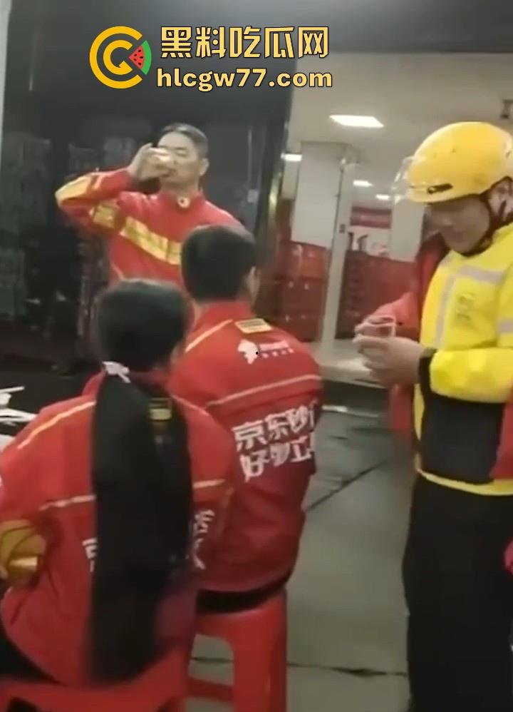 瓜友晚上吃火锅 一个四五十岁的老外卖员 喝了点酒就在吹牛逼 大家看看有认识的么？  第4张