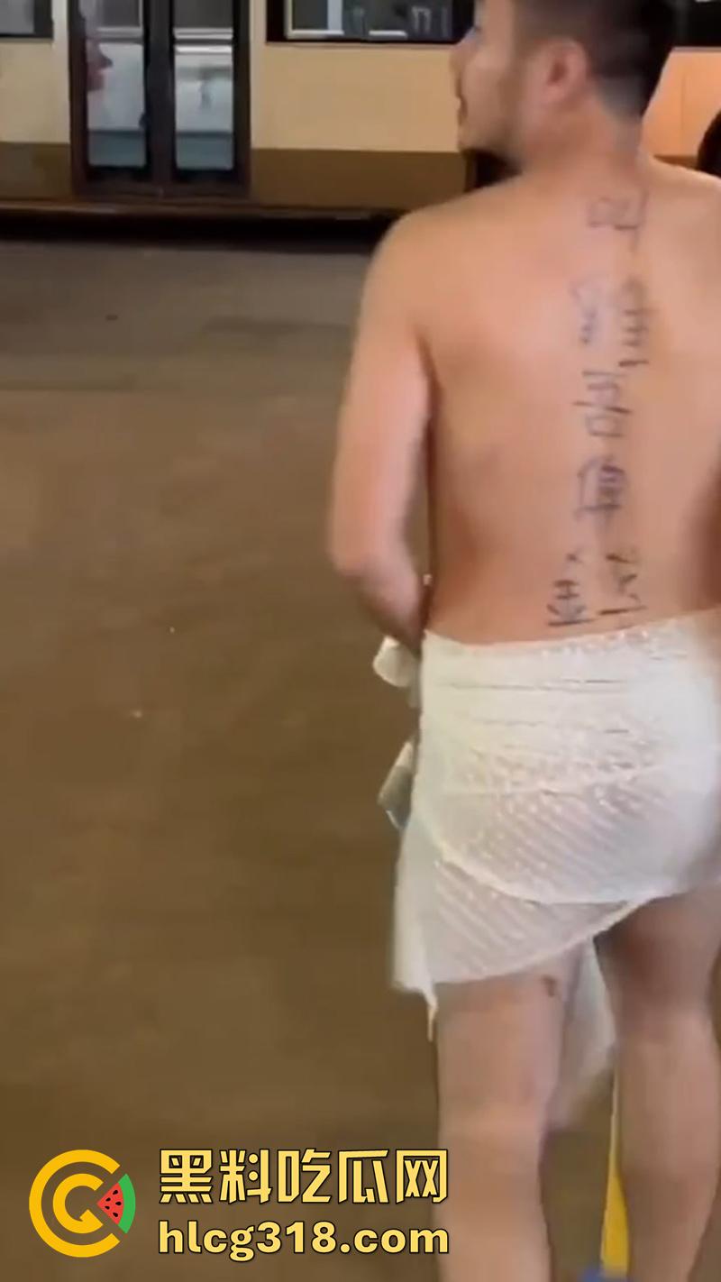 香港小伙白嫖吃霸王鸡,连吃三次翻车被大哥围堵,逼迫在旺角裸奔,身上写满侮辱文字! 第3张 香港小伙白嫖吃霸王鸡,连吃三次翻车被大哥围堵,逼迫在旺角裸奔,身上写满侮辱文字! 第3张