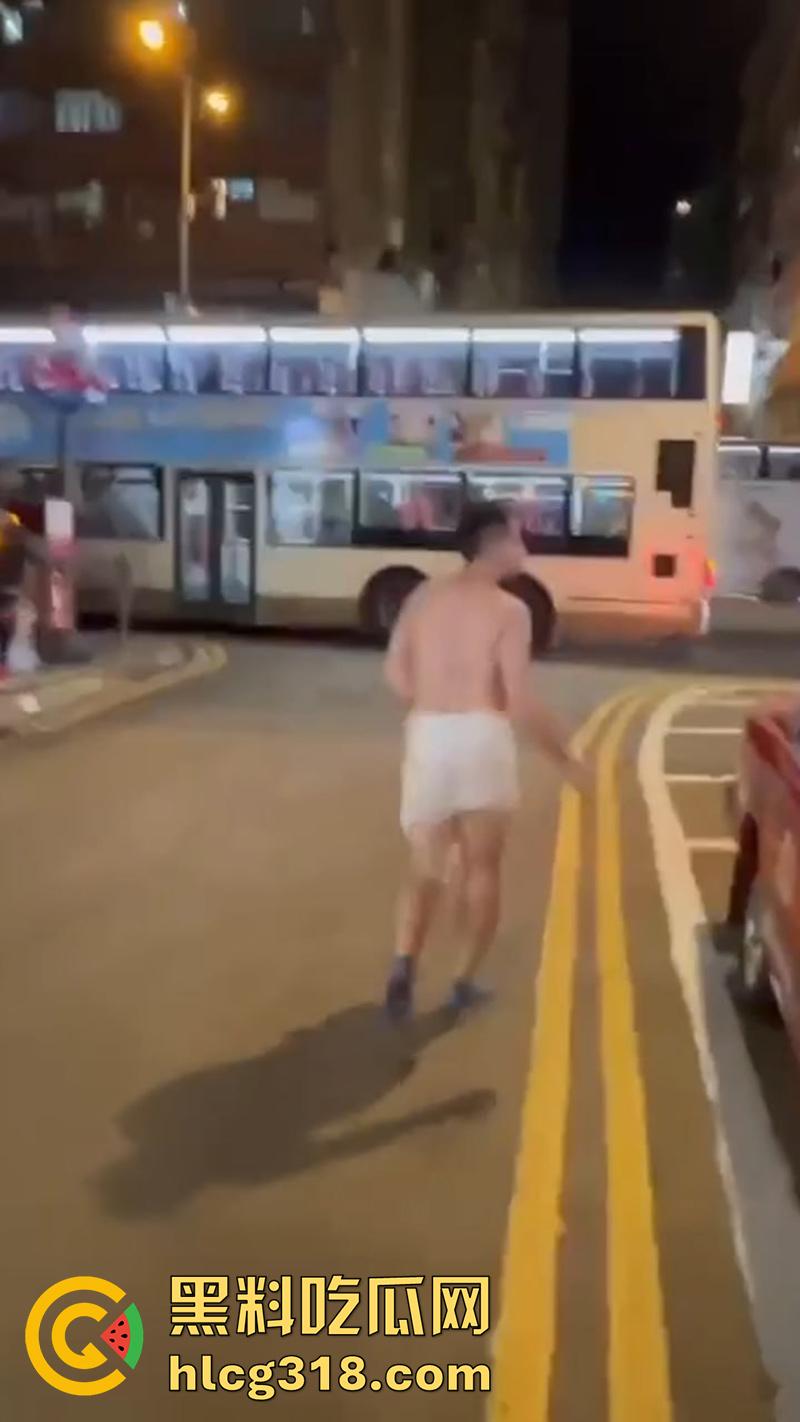 香港小伙白嫖吃霸王鸡,连吃三次翻车被大哥围堵,逼迫在旺角裸奔,身上写满侮辱文字! 第6张 香港小伙白嫖吃霸王鸡,连吃三次翻车被大哥围堵,逼迫在旺角裸奔,身上写满侮辱文字! 第6张