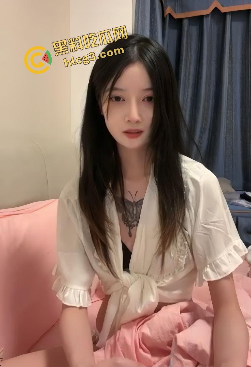 高颜值新人白虎反差婊『小蝴蝶飞』下海直播做爱 胸口纹身吸睛 调教开发性爱淫荡一绝  第2张