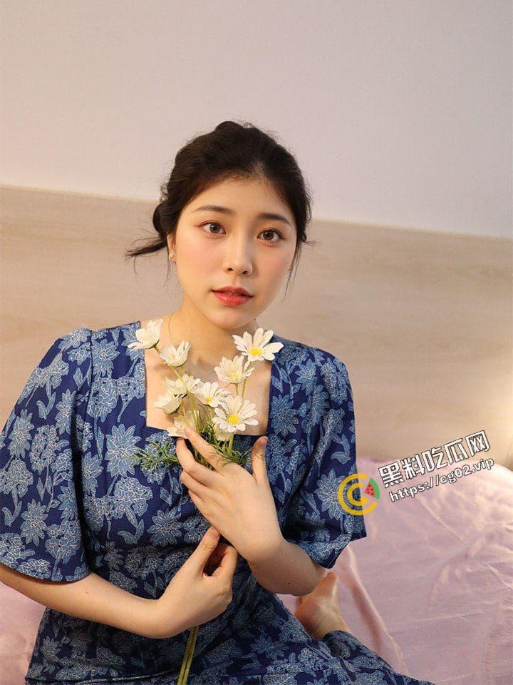 渣男曝光 反差极品女友 秦嘉倪  肥臀美鲍白虎 连体黑丝被男友抱腿猛操 长枪直入 眼镜母狗淫叫不断 这大肉屁股后入的视觉冲击 第3张