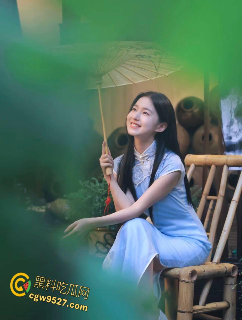 与童颜巨乳的妹妹大战300回合，乳头嫩的如水，跳蛋肛塞玩弄妹妹的双洞，穿瑜伽服的妹妹也是别有风味  第2张