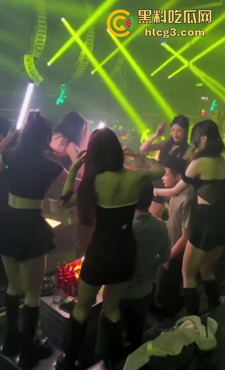 夜生活刚刚开始 气氛组已就位 兄弟们嗨起来！  第4张