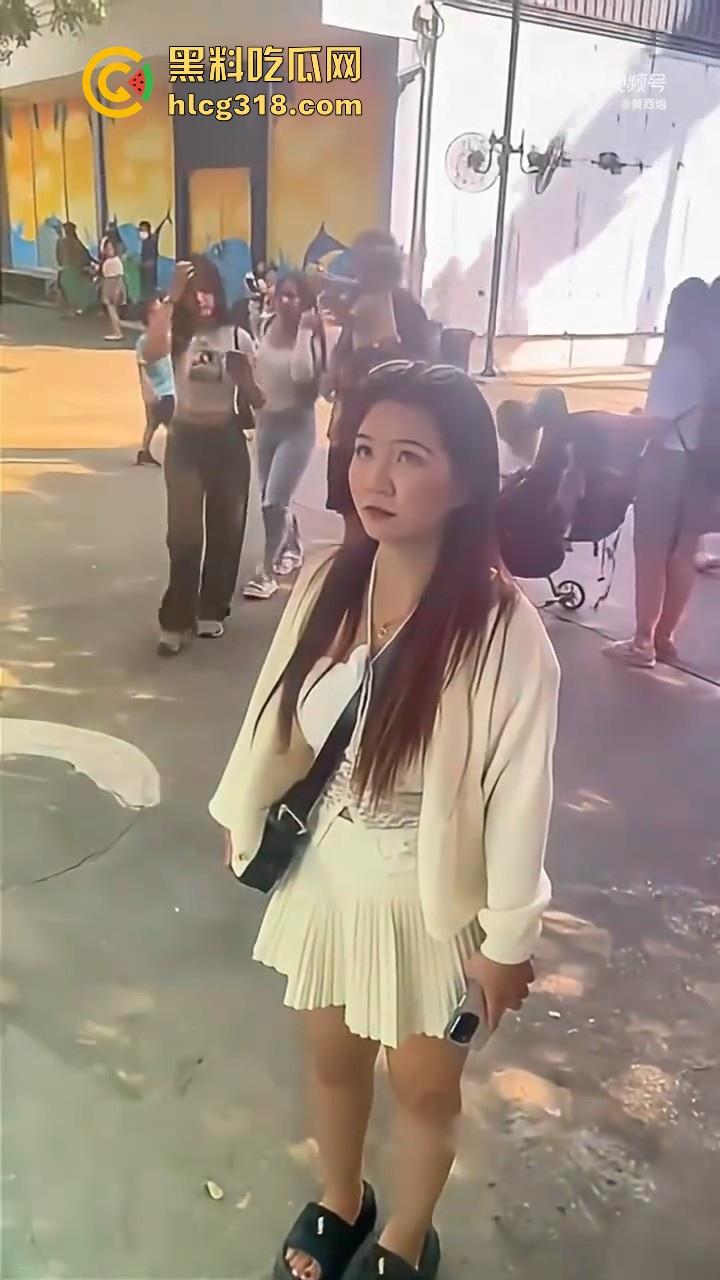 这样的厕所你敢去吗！泰国双向镜玻璃男厕，外面看是普通镜子，里面却是透明玻璃，刺激感爆棚！  第3张