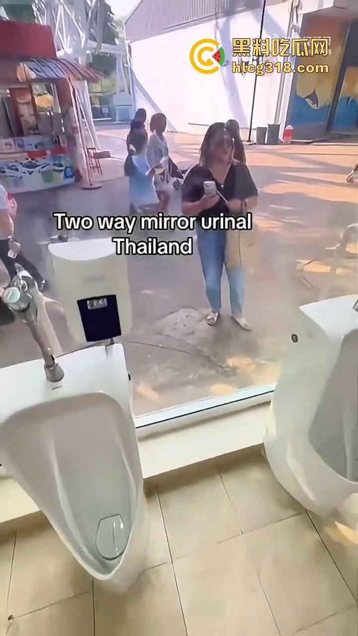 这样的厕所你敢去吗！泰国双向镜玻璃男厕，外面看是普通镜子，里面却是透明玻璃，刺激感爆棚！  第7张