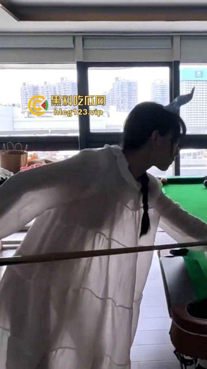 万物皆是媛!又来个台球媛 美女真空打台球打乒乓球挥洒香汗奶头凸凸 第2张 万物皆是媛!又来个台球媛 美女真空打台球打乒乓球挥洒香汗奶头凸凸 第2张