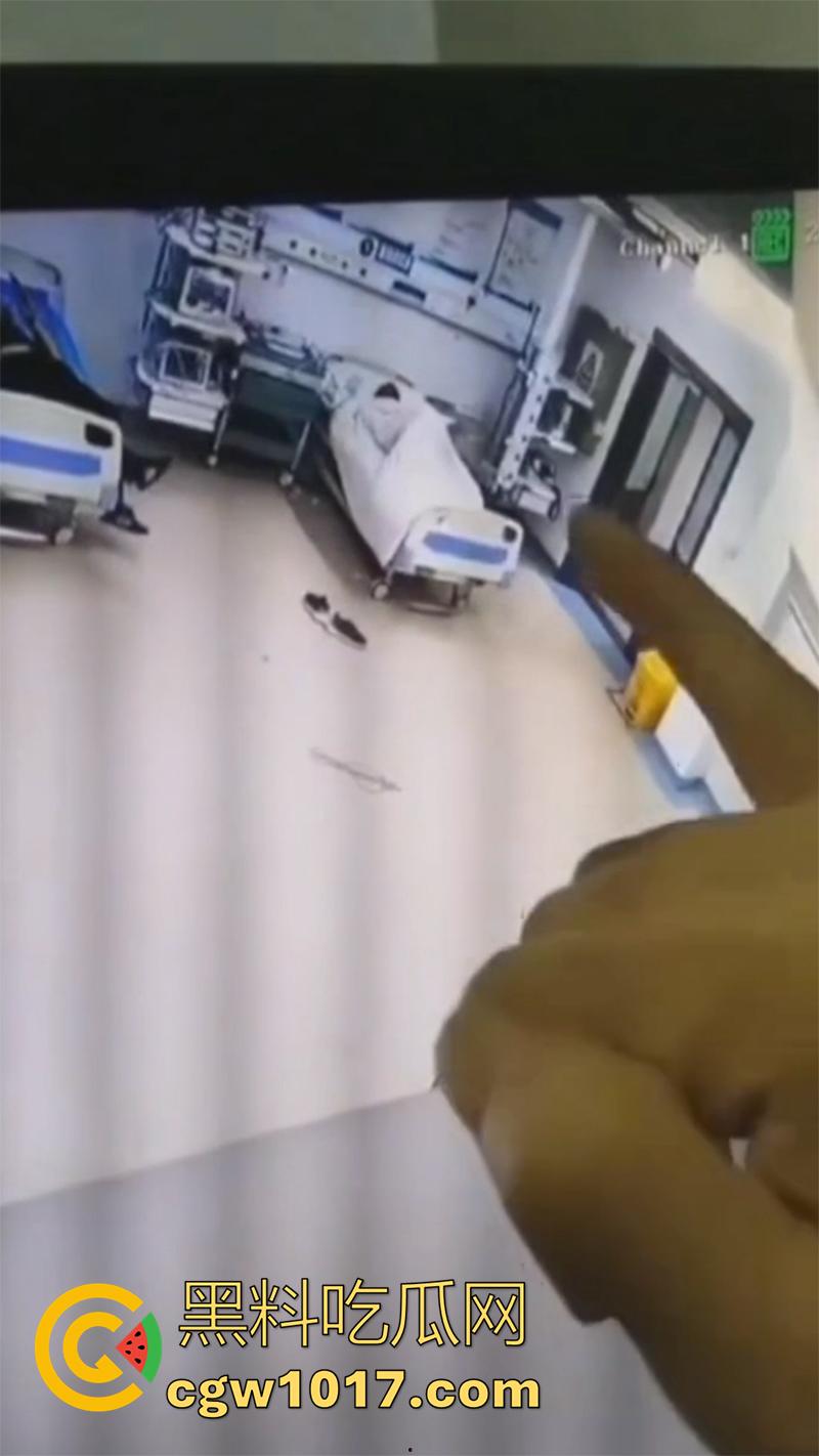 医院监控真实灵异事件，实拍一病床前出现鬼影，随后病人生命体征迅速消失，医生翻看录像发现惊恐一幕！  第1张