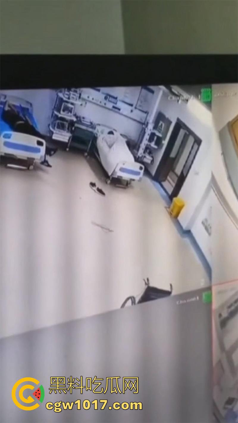 医院监控真实灵异事件，实拍一病床前出现鬼影，随后病人生命体征迅速消失，医生翻看录像发现惊恐一幕！  第3张