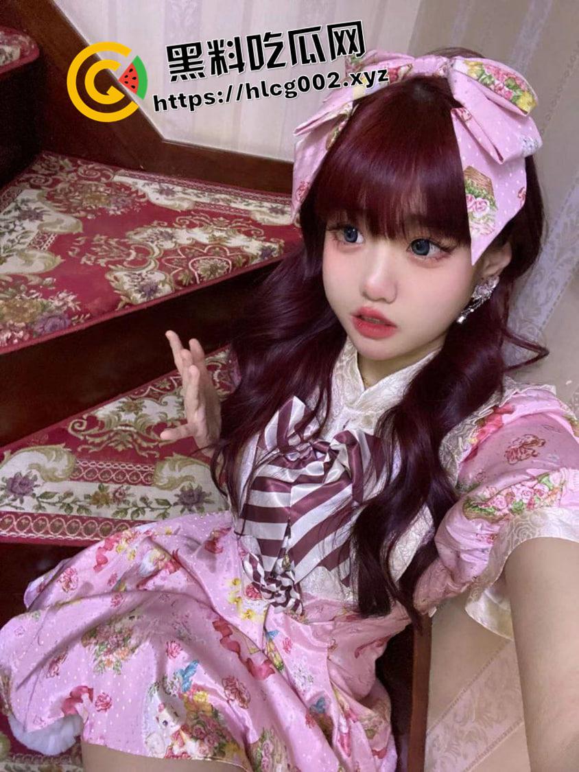 福建高中生嫩妹自慰 二次元性感地雷妹 穿着校服扣小穴 这也太有感觉了  第2张