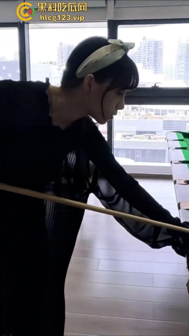 万物皆是媛!又来个台球媛 美女真空打台球打乒乓球挥洒香汗奶头凸凸 第9张 万物皆是媛!又来个台球媛 美女真空打台球打乒乓球挥洒香汗奶头凸凸 第9张