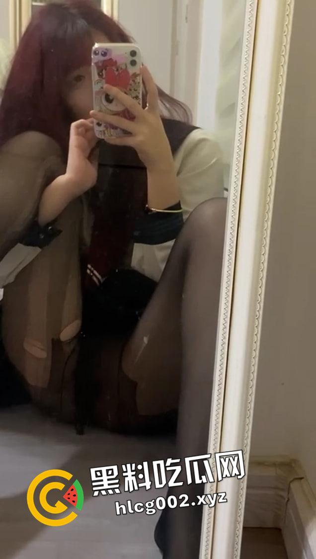 福建高中生嫩妹自慰 二次元性感地雷妹 穿着校服扣小穴 这也太有感觉了  第9张