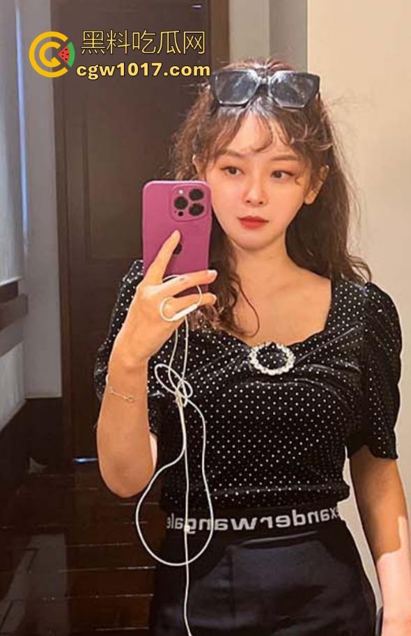 海角乱伦!妈妈深夜旗袍诱惑,女上骑乘榨精,手里捧着儿子射在嘴里流出的精液,看向倒头就睡的儿子后陷入了沉思! 第1张 海角乱伦!妈妈深夜旗袍诱惑,女上骑乘榨精,手里捧着儿子射在嘴里流出的精液,看向倒头就睡的儿子后陷入了沉思! 第1张