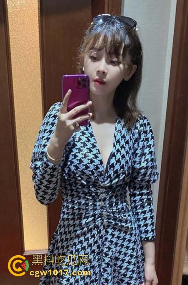 海角乱伦!妈妈深夜旗袍诱惑,女上骑乘榨精,手里捧着儿子射在嘴里流出的精液,看向倒头就睡的儿子后陷入了沉思! 第2张 海角乱伦!妈妈深夜旗袍诱惑,女上骑乘榨精,手里捧着儿子射在嘴里流出的精液,看向倒头就睡的儿子后陷入了沉思! 第2张