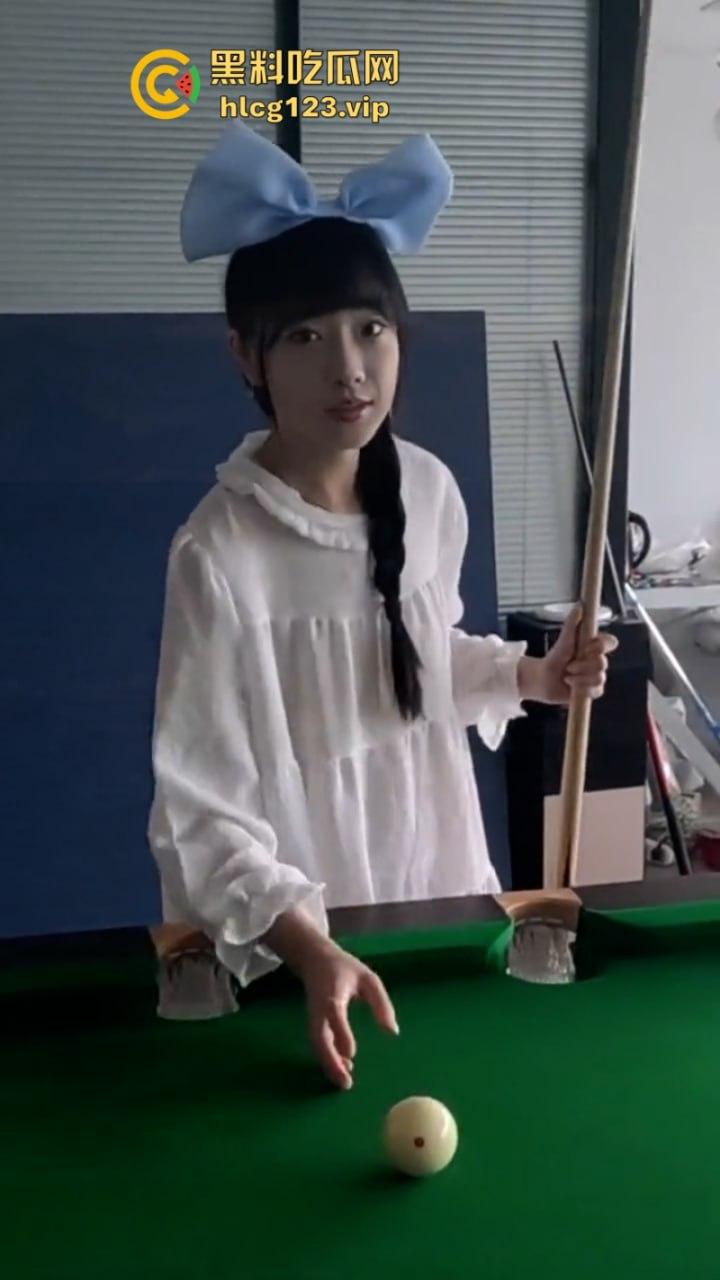 万物皆是媛!又来个台球媛 美女真空打台球打乒乓球挥洒香汗奶头凸凸 第16张 万物皆是媛!又来个台球媛 美女真空打台球打乒乓球挥洒香汗奶头凸凸 第16张