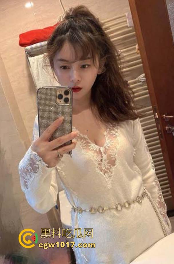 海角乱伦!妈妈深夜旗袍诱惑,女上骑乘榨精,手里捧着儿子射在嘴里流出的精液,看向倒头就睡的儿子后陷入了沉思! 第3张 海角乱伦!妈妈深夜旗袍诱惑,女上骑乘榨精,手里捧着儿子射在嘴里流出的精液,看向倒头就睡的儿子后陷入了沉思! 第3张