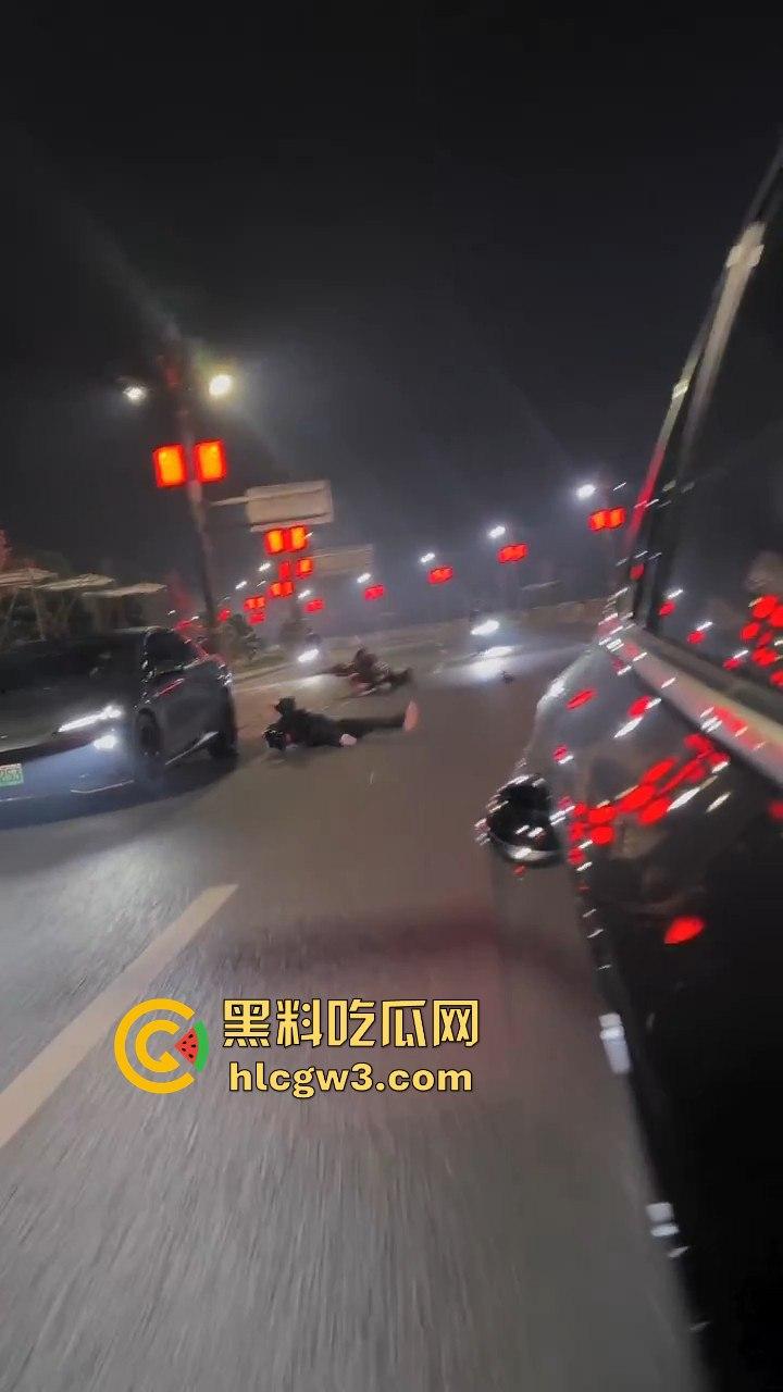 小伙用命演绎春风摩托视频,360度托马斯直接飞上天,升格镜头记录最后一刻,玩命操作震撼全网! 第2张 小伙用命演绎春风摩托视频,360度托马斯直接飞上天,升格镜头记录最后一刻,玩命操作震撼全网! 第2张