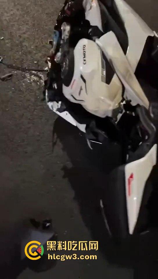 小伙用命演绎春风摩托视频,360度托马斯直接飞上天,升格镜头记录最后一刻,玩命操作震撼全网! 第4张 小伙用命演绎春风摩托视频,360度托马斯直接飞上天,升格镜头记录最后一刻,玩命操作震撼全网! 第4张