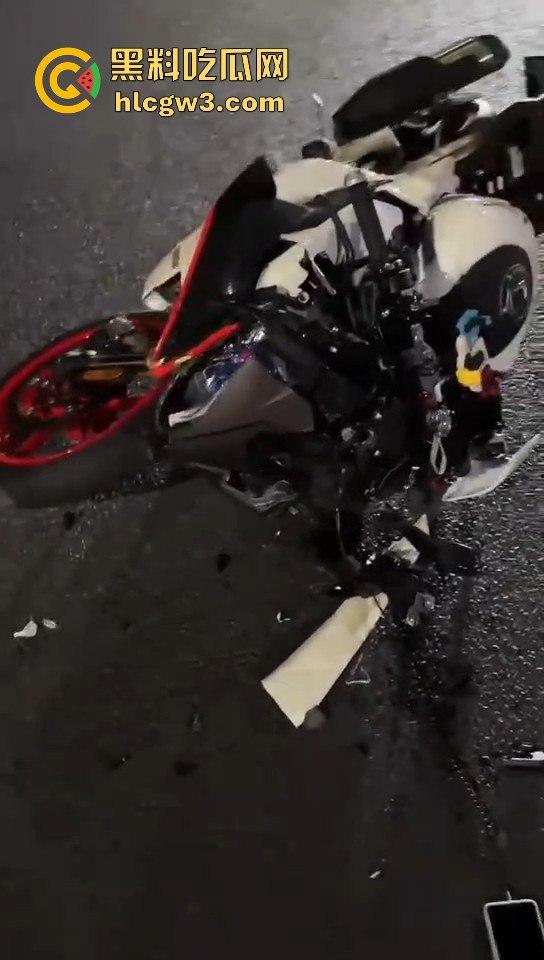 小伙用命演绎春风摩托视频,360度托马斯直接飞上天,升格镜头记录最后一刻,玩命操作震撼全网! 第5张 小伙用命演绎春风摩托视频,360度托马斯直接飞上天,升格镜头记录最后一刻,玩命操作震撼全网! 第5张